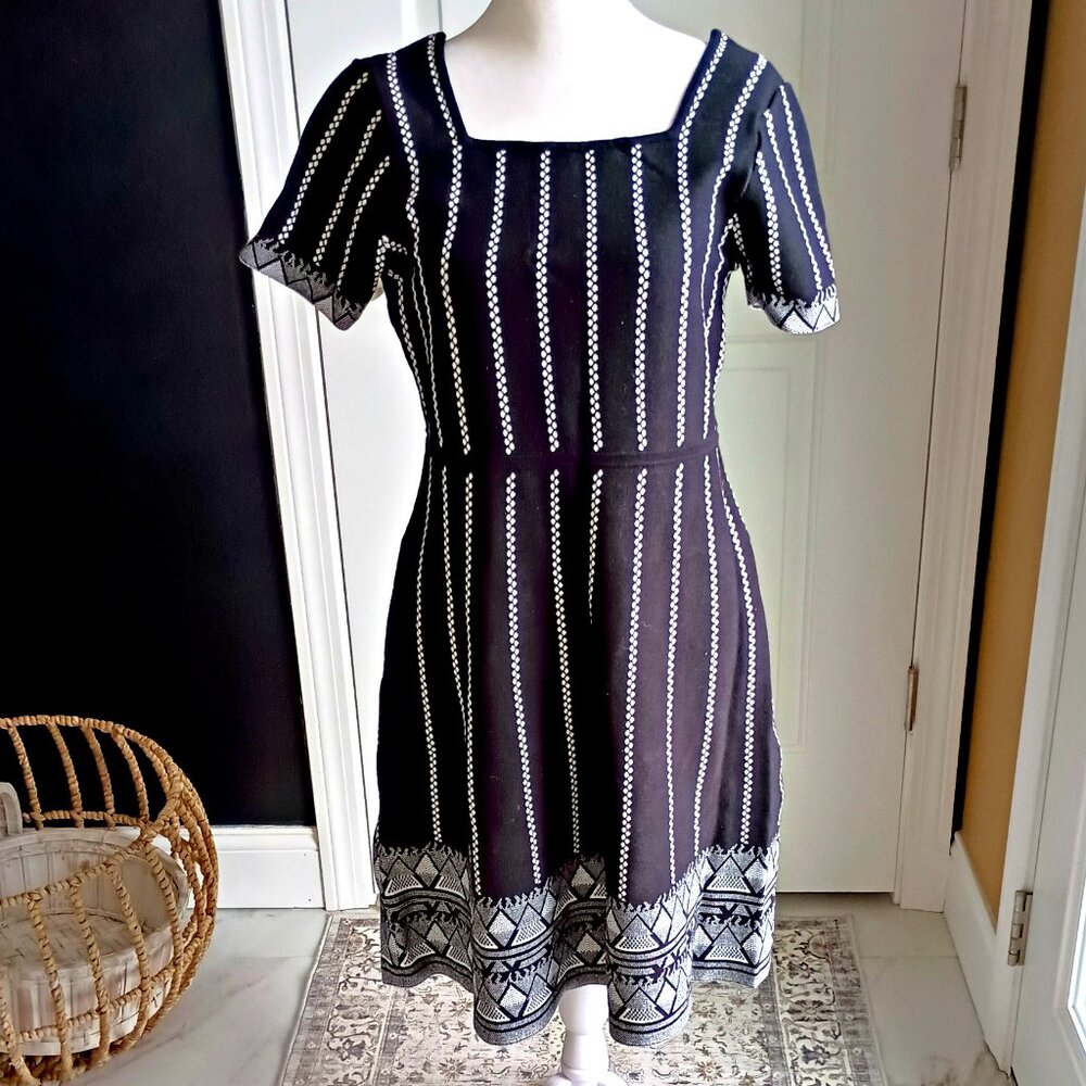 NEW! BEAUTIFUL KNIT DRESS By CYRUS